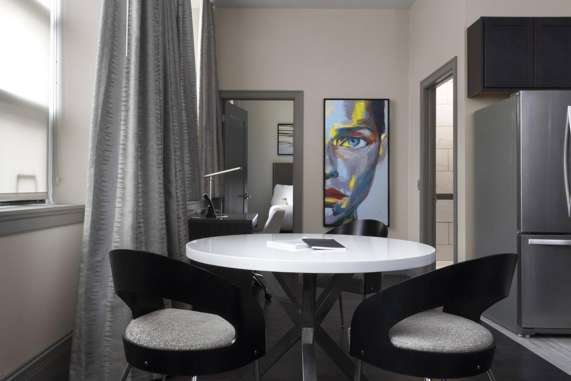Executive One-Bedroom King Suite Sofa Bed Extended Kitchen Suite,1631583890:JPEG